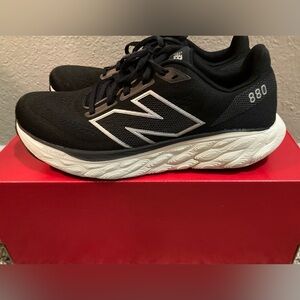 Women’s New Balance Fresh Foam 880 shoes size 9.5M Great Condition!